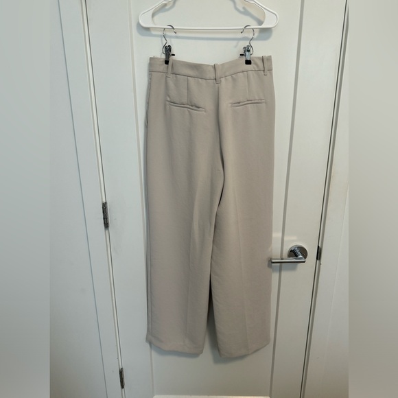 Aritzia Effortless Pant - Cream - Size 10 - Picture 3 of 4
